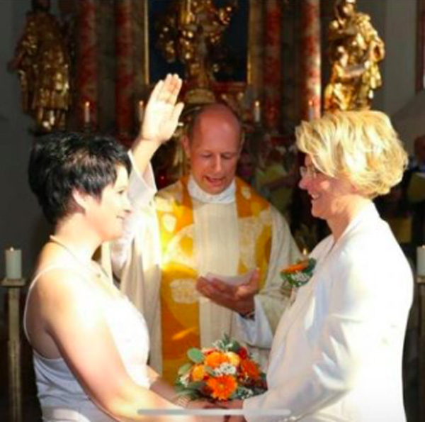 Lesbian пїЅmarriageпїЅ in an Austrian church